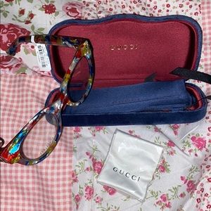 Gucci round acetate optical glasses.